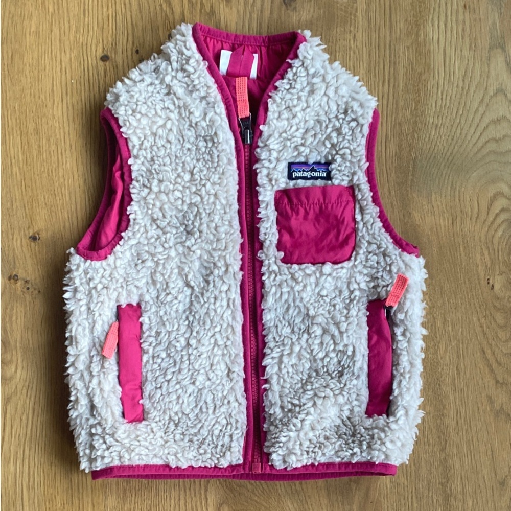 Patagonia Toddler high pile best. Cream/magenta 2t